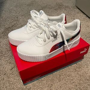 Brand New Pumas size 7 Never Worn